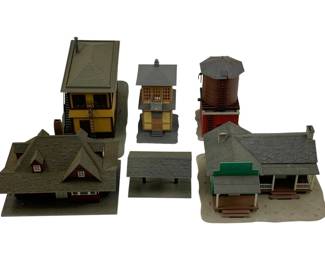 988 - 6pc Lot HO-Scale Plastic Houses/Buildings (Description): A collection of six HO-scale plastic houses and buildings suitable for model railroad layouts. The lot includes various architectural styles and structures.