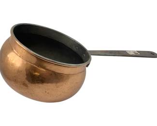 621 - Vintage Round Copper Pot w/ Handle (Description): Vintage round copper pot with handle. Measures 4 inches by 12 inches by 5.75 inches.