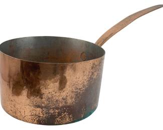 604 - Antique Copper Pot w/ Handle 8"x18"x9" (Description): Antique copper pot with handle. Measures 8 inches by 18 inches by 9 inches.