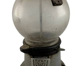 979 - Columbus Vintage Gumball Machine 13.5"x9" (Description): Columbus vintage gumball machine featuring a glass globe with metal lid and cast metal base with star design. Includes lock mechanism. Measures 13 1/2" x 9". Used as is electric/electronic/mechanical item. No guarantee all components, untested.