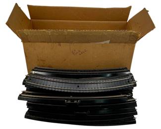 994 - Lot 00 Scale Train Tracks (Description): A lot of 00 scale train tracks. The collection includes multiple curved track sections suitable for model railway layouts.