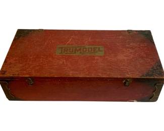 1042 - Tru Model Construction Toy in Box (Description): Tru Model construction toy in its original box. This vintage construction set comes housed in its branded storage case.