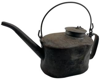 204 - Vintage Railroad Oiler 7"x6"x12" (Description): Vintage railroad oiler with bail handle and long spout for precision application. Features a lidded top with attached chain. Measures 7" x 6" x 12".