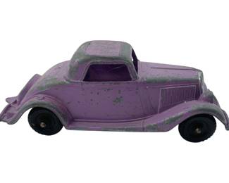 628 - Hubley Sedan Purple Car Metal 2"x5.5"x2.25" (Description): Hubley purple metal sedan toy car. Measures 2 inches by 5 1/2 inches by 2.25 inches.