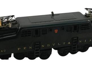 890 - Lionel #2340 Pennsylvania GG1 Locomotive O (Description): Lionel #2340 Pennsylvania GG1 locomotive in O scale. This classic model features the iconic dark green Brunswick finish with gold lettering and numbering on the sides. The locomotive includes dual pantographs on the roof, detailed side grilles, and ladder details. The number 2340 is displayed on both ends. Measures 4" x 14" x 3".