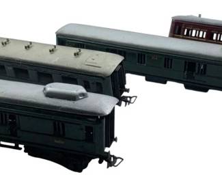 266 - Group Lot of 4 Marklin Train Passenger Cars (Description): Group lot of four Marklin train passenger cars. Each car measures 2 inches by 2 inches by 9 inches.