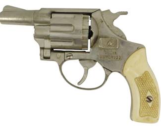 1982 - Super 777 .22 Starter Pistol, Made in Italy (Description): 8 shot cylinder revolver
