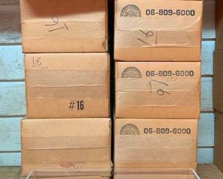 421 - Group Lot of Display Cases for Trains 10 Pcs (Description): Group lot of display cases for trains, 10 total. Each case measures 7" x 17.5" x 5.5".