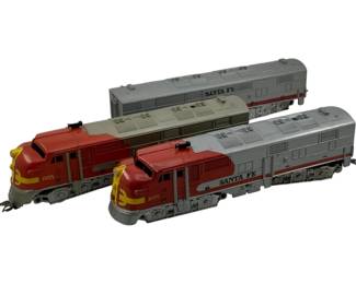 998 - 3pc Lionel Santa Fe Locomotives & Car (Description): Three-piece Lionel Santa Fe train set including locomotives and car. The set features the classic Santa Fe livery. Measures 3 1/8 inches by 15 inches by 2.5 inches.