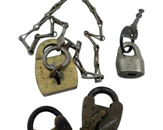 639 - Group of 4 Tiny Padlocks w/ Keys 1.5"x1" (Description): Group of four tiny padlocks with keys. These miniature locks feature various metal finishes and patinas, with some including attached chains. Measurements: 1 1/2" x 1".
