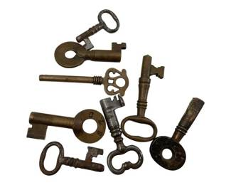 801 - Group Lot of Skeleton Keys 2.5" (Description): A group lot of assorted skeleton keys in various styles and sizes. The largest key measures 2.5 inches.