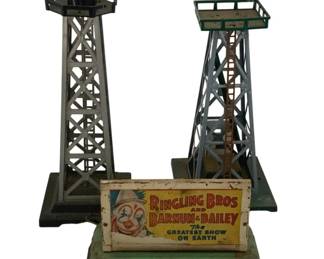 515 - Lot O Scale Train Items (Description): A lot of O scale train items including model towers and a Ringling Bros and Barnum & Bailey circus billboard accessory.