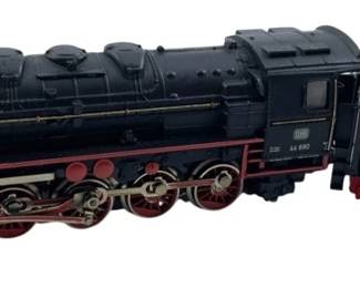 276 - Marklin Locomotive w/ Coal Carrier 2"x2"x11" (Description): Marklin locomotive with accompanying coal carrier. This model train set features the classic steam engine design with detailed craftsmanship. Measures 2" x 2" x 11".
