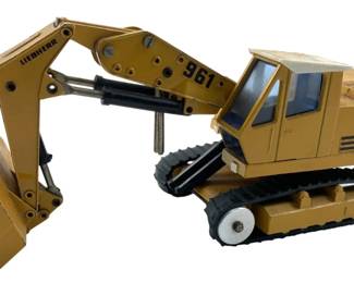 206 - Vtg Gescha Liebherr 941 Track Loader (Description): Vintage Gescha Liebherr 941 track loader die-cast model. This collectible construction vehicle features authentic detailing. Measures 3 inches by 3 inches by 7 inches.