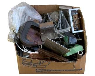 1040 - Box Lot Items (Description): A box lot containing assorted miscellaneous items.