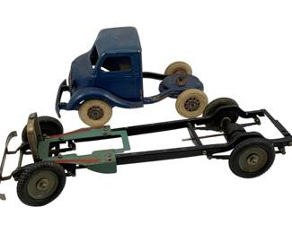 963 - 2pc Lot Vtg Metal Trucks Kingsbury Watchunt (Description): A two-piece lot of vintage metal trucks. The lot includes pieces marked A3, Watchunt, and Kingsbury. The trucks show age-appropriate wear consistent with vintage pressed metal toys.