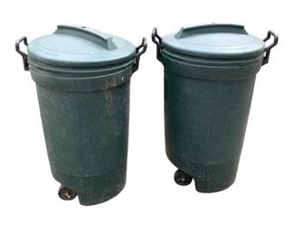 400 - 2 Rubbermaid Trashcans 35"x21" (Description): Pair of Rubbermaid trashcans with lids and wheels. Each measures 35 inches tall by 21 inches in diameter.