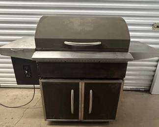 Lot #22 Traeger Wood Pellet Grill Smoker BBQ w Cabinet Base Analog Controller
