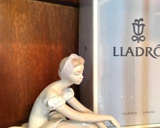 Lladró Seated Ballerina Porcelain Figurine with Original Box – Valencia Spain