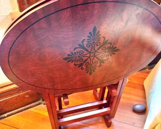 Mahogany Inlaid Oval Nesting Tables (Set of 2)