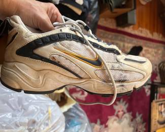 Vintage Nike Sneakers Style 980204-101 White Leather Athletic Shoes Men’s US 9