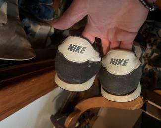 Nike black and white shoes 