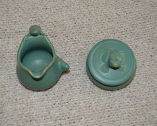 Friendly Frogs creamer and sugar