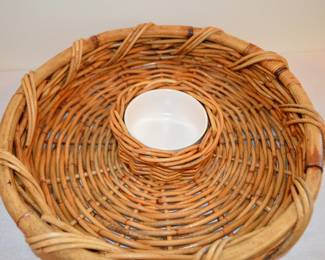 Chip and dip basket