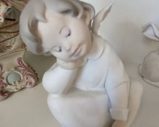 'Angel Dreaming' #4961 - Lladro 