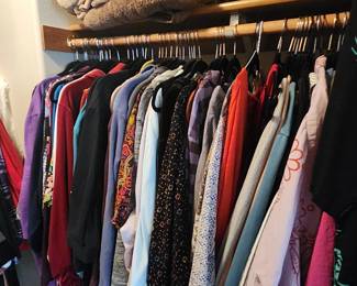 Lots of great women's clothes in  XL and larger sizes. Men's Clothes larger sizes.