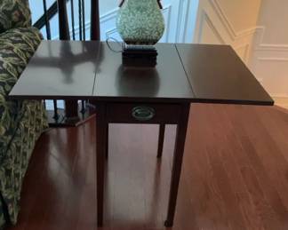 DropLeaf End Table Decorative Table Lamp