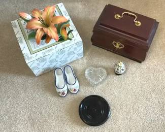 Andrea by Sadek Tiger Lily Porcelain Flower with Decorative Accessories