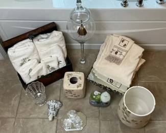 Bathroom Decor Group with Towels, Covered Box and Decorative Accessories