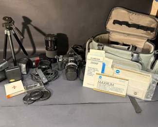 02 Minolta Maxxum 7000 AF 35mm SLR Camera Kit w Lenses, Flashes, Bag Tripod