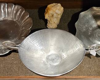 Serving pieces