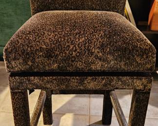 One of 5 barstools