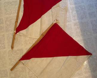 043 pairofvintagehandheldsignalflags