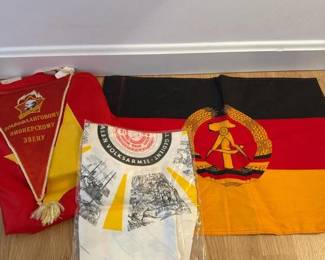 155 vintageddrwindowflagsovietpioneerb