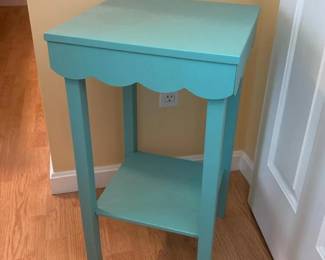 180 turquoiseaccenttablewithscallopedap
