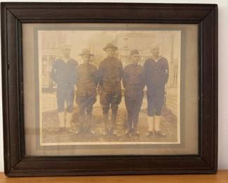 042 framedwwimilitarygroupphotograph