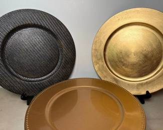 068 setofdecorativechargerplatesgoldbr