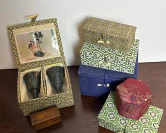 097 smalltraditionalbrocadeboxesonewith