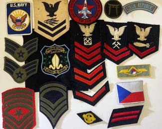 152 mixedlotofmilitaryanduniformpatche