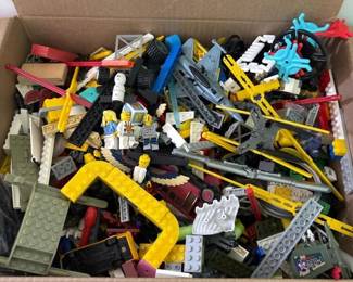 192 boxofassortedlegopiecesandmore