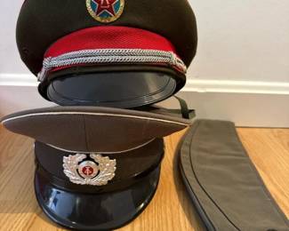 156 eastgermanddrborderguardandofficer