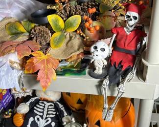 281 assortedholidaydecorationslothallowe