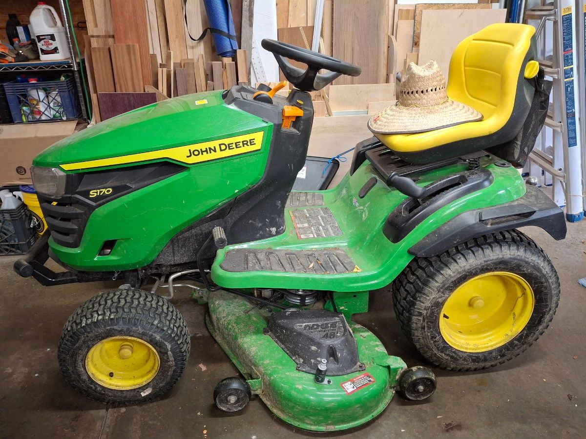 S170 JOHN DEERE 3 YRS OLD