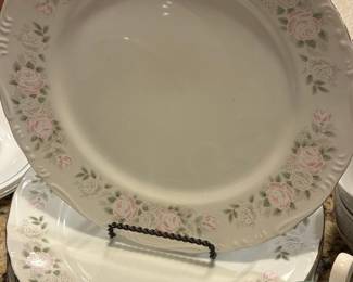 Sheffield Classic 501 Rose & Blue Floral Dinnerware Set