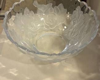 Mikasa Studio Nova "Winter Rose" Frosted Crystal Bowl