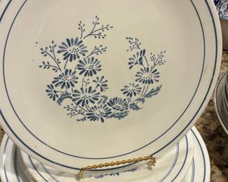 Sheffield Classic 501 Rose & Blue Floral Dinnerware Set